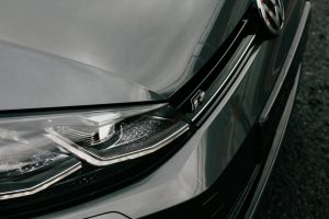 Kompletny przewodnik po reflektorach samochodowych – wybierz najlepsze oświetlenie do swojego auta